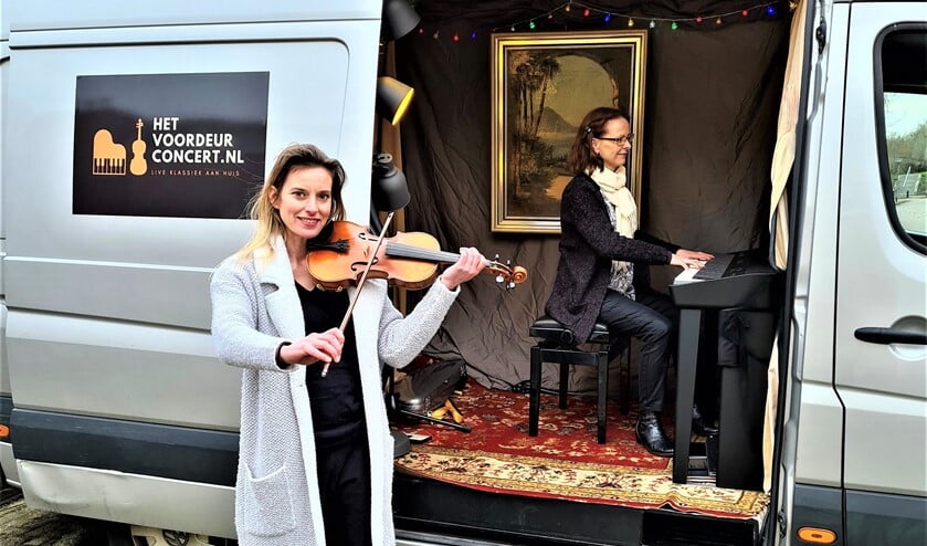 <p>Violiste Camilla van der Kooij en pianiste Josje Goudswaard geven met Pasen ook voordeurconcerten in Leidschendam en Voorburg (foto: pr).</p>