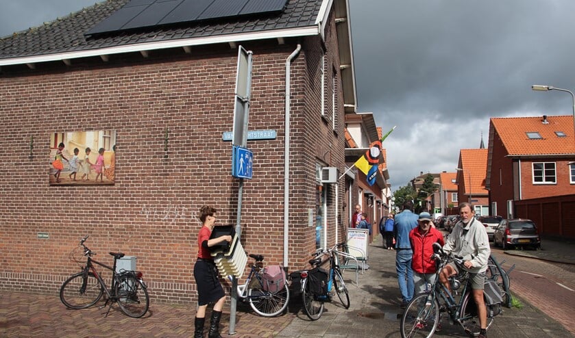 <p>De winkel van Terre des Hommes op de hoek Emmastraat/Van Brachtstraat is weer open.</p>