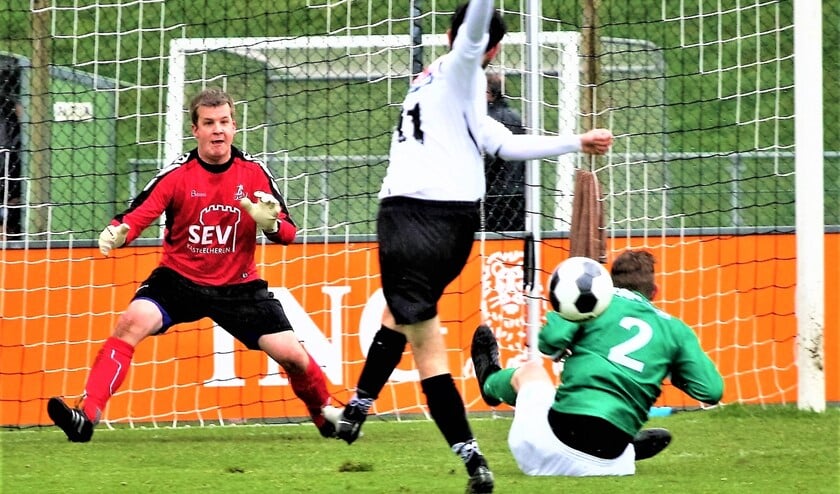 Björn Henrichs de voetbalkeeper (foto: AW).