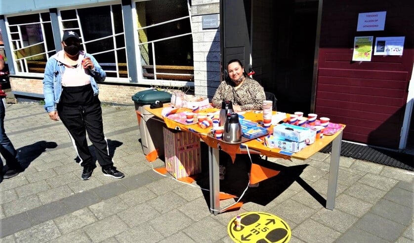 <p>Stichting Fenomeen Bovenveen was bij de Koningkerk aanwezig met activiteiten voor kinderen (foto: Ap de Heus).</p>