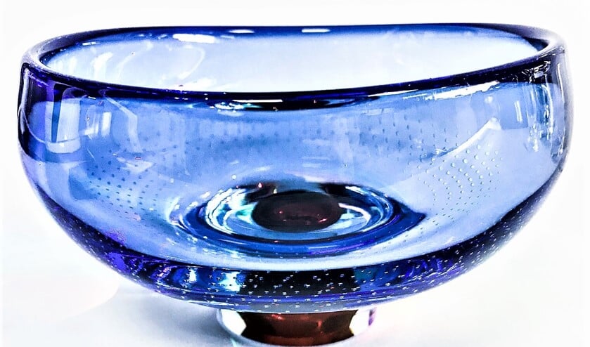 <p>Een glazen object uit de collectie van de Voorburgse glaskunstenaar Meng Hou Chen (foto: pr). </p>