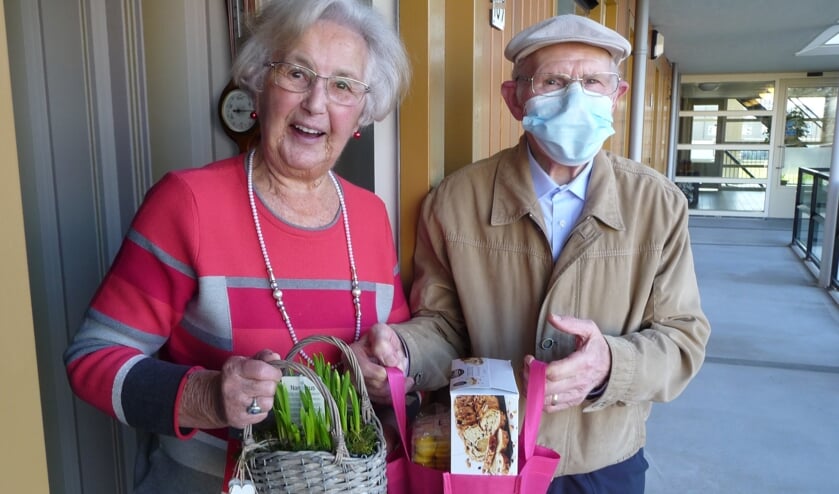 <p>De vrijwilligers zagen bij het afgeven van deze presentjes veel blijde gezichten, zelfs door de mondkap heen!</p>