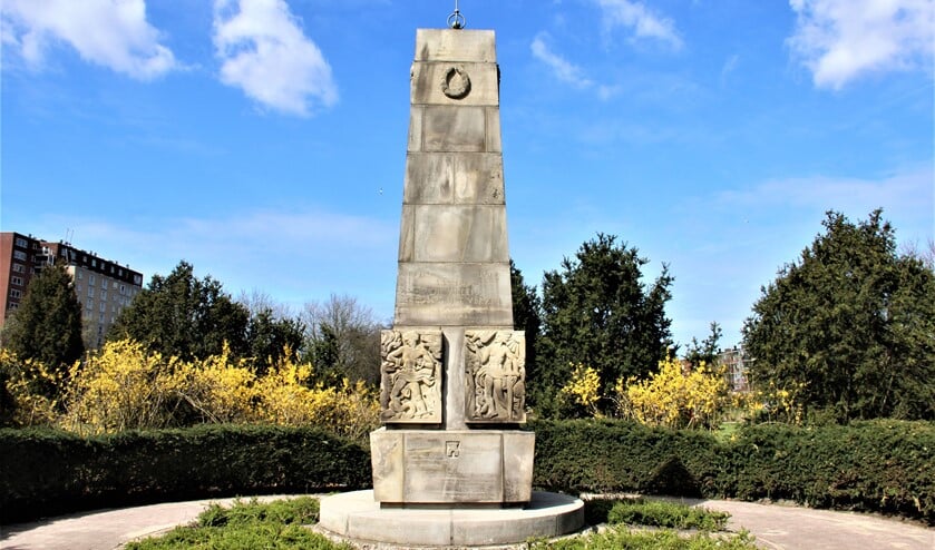 <p>‘Verzetsmonument (1948)', een beeld van Gerard van Remmen, Park ’t Loo, Prins Bernhardlaan Voorburg (foto: Marian Kokshoorn).</p>