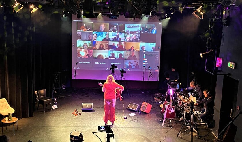 <p>De eerste show van Het Veur Theater Streamfestival was een groot succes met bijna 200 online toeschouwers (foto: pr).</p>