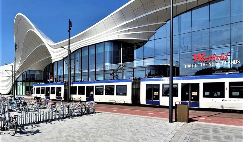 <p>Aankomst van de tram bij de Westfiel Mall (foto: pr GroenLinks / Henk Knoester).</p>