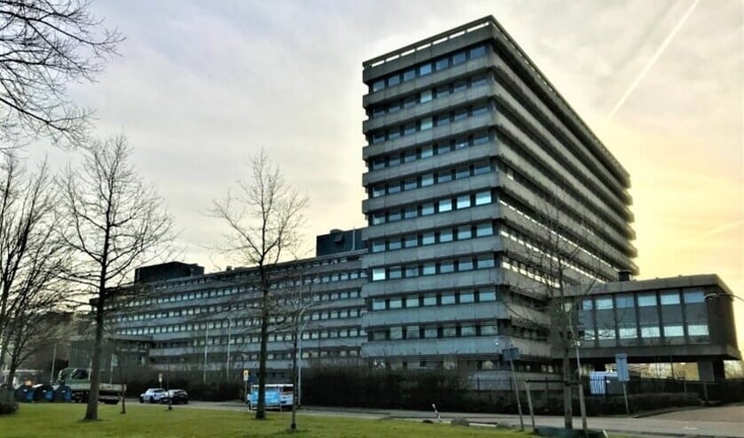 <p>Het voormalige Total-gebouw aan het Oosteinde in Voorburg dat deel uitmaakt van Klein Plaspoelpolder wordt gesloopt (foto: gemeente LV).</p>