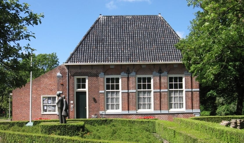 <p>Inwoners van Wateringen verzetten zich met een petitie tegen de mogelijke verkoop van de Hofboerderij. Foto: (PR)</p>