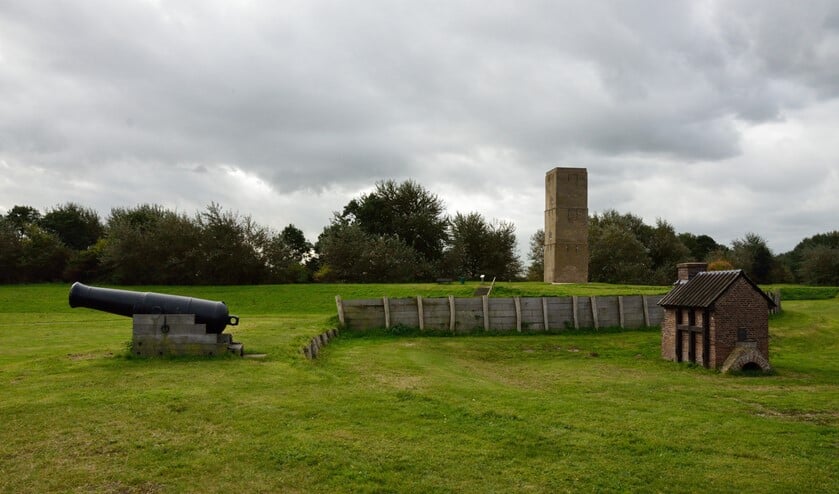 De Stenen Baak met op de voorgrond de kogeloven (Foto: Madeleine de Haas)