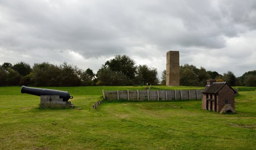 De Stenen Baak met op de voorgrond de kogeloven (Foto: Madeleine de Haas)