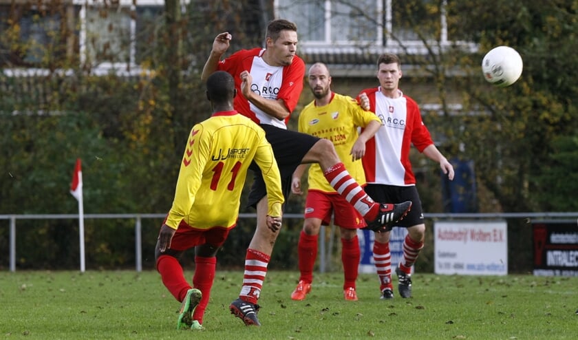 Abbenbroek kwam er zondag niet aan te pas in het duel met buurman OHVV. Fotografie: Theo van Kralingen