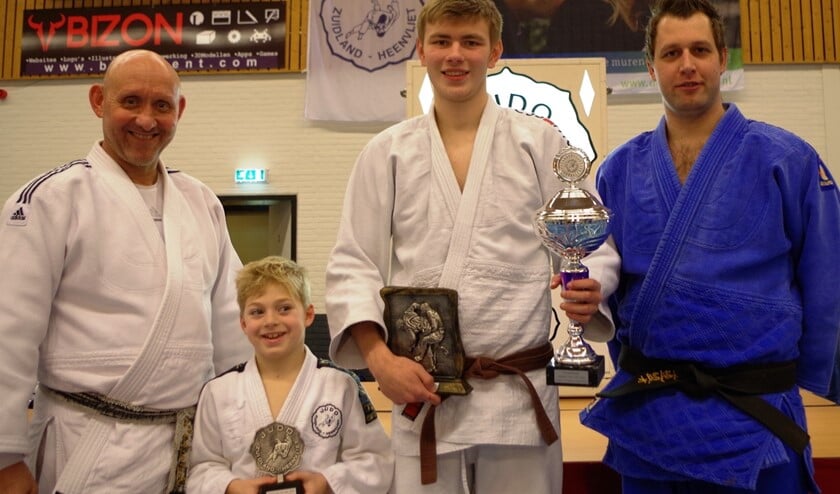 Vlnr: Trainer Dick de Hoog, Talent van het jaar Thijmen van der Bom, Judoka van het Jaar Koen Kleijburg en trainer Dimitry Hamelink.
