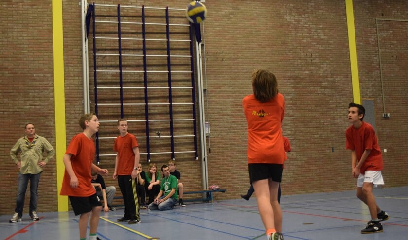 Sport is een van de onderdelen die aan bod komen bij scouting.