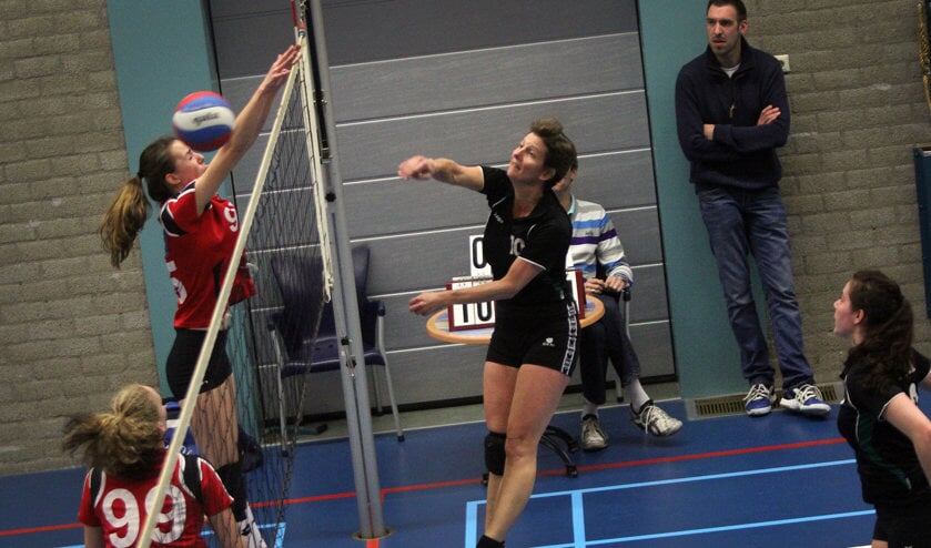 De volleybalsters van Bernisse zijn na de nederlaag tegen concurrent VCN gedegradeerd naar de tweede klasse.