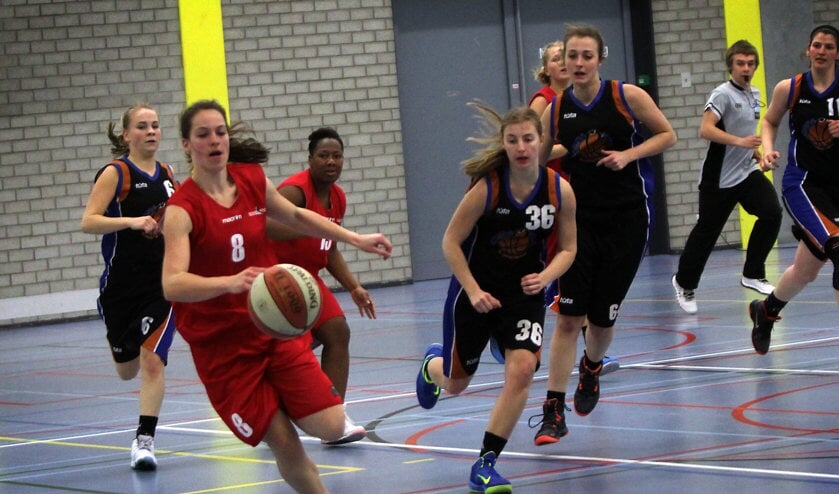 Het vrouwenteam van The Hurricanes valt aan het einde van het seizoen uit elkaar. Foto's: Peter de Jong.