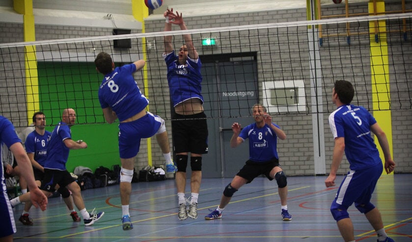 Spivo kaapt strijdend twee punten af van Schouwen-Duiveland. Foto's: Peter de Jong.