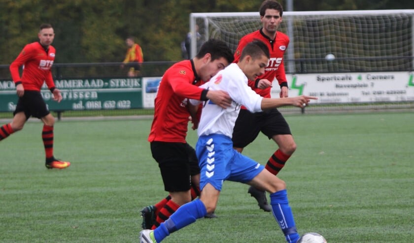 SC Botlek wist zaterdag SSS op de juiste manier aan te pakken en won met 5-2. Fotografie: Peter de Jong
