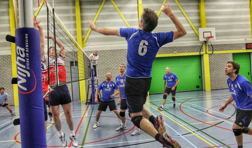 De volleyballers van Spivo hebben met een uitzonderlijke 4-0 overwinning opponent WVH van de vloer geslagen. Foto Peter de Jong.