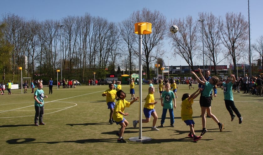 Maar liefst 63 teams deden mee aan het schoolkorfbaltoernooi.
