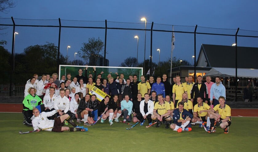 Spelers van HVS speelden een prachtig bedrag voor het goede doel bij elkaar. Foto: HVS