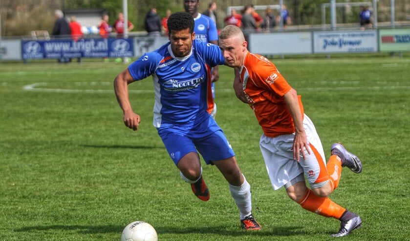 Zuidland zal na de nederlaag op Groot-Nibbeland tegen Oranje Wit moeten oppassen niet in verkeerd vaarwater te komen. Foto's: Peter de Jong.