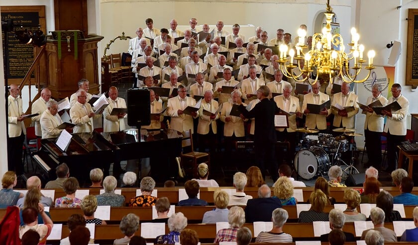 HRM Spijkenisse heeft het seizoen traditiegetrouw afgesloten met een benefietconcert. Fotografie: René Bakker.