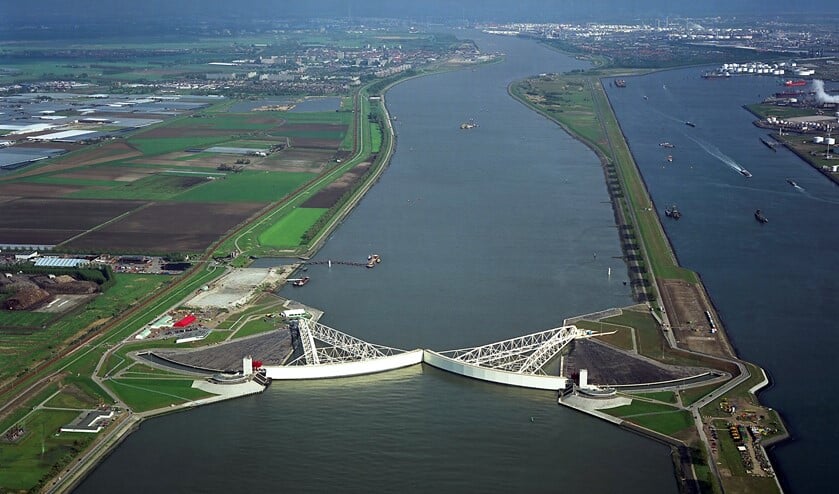 De imposante kering vanuit de lucht. Foto: Rijkswaterstaat