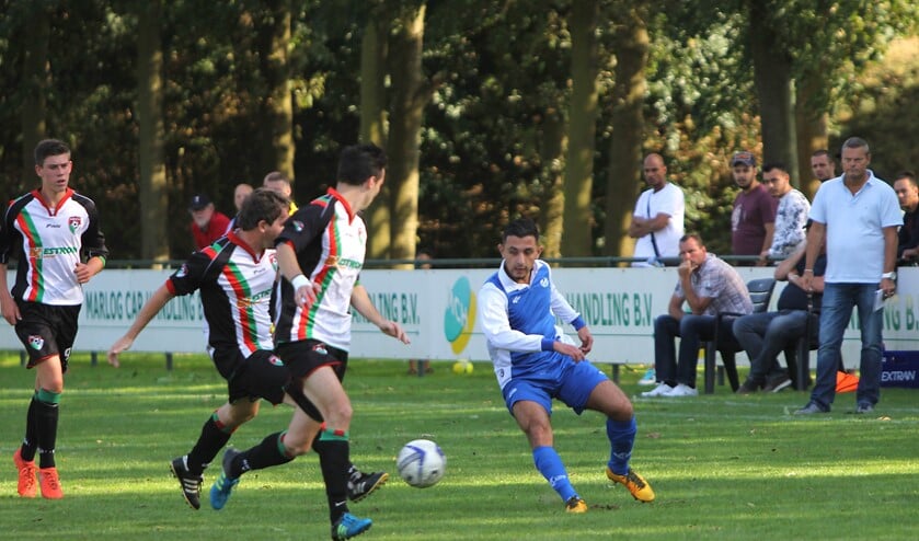 GHVV '13 en SCO '63 ontpopte zich op het sportpark Bernisse tot een echte kraker. Fotografie Peter de Jong.