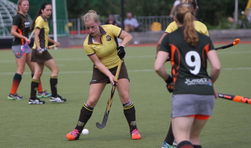 De dames van HV Spijkenisse openden de competitie met winst op Barendrecht. Fotografie: Peter de Jong