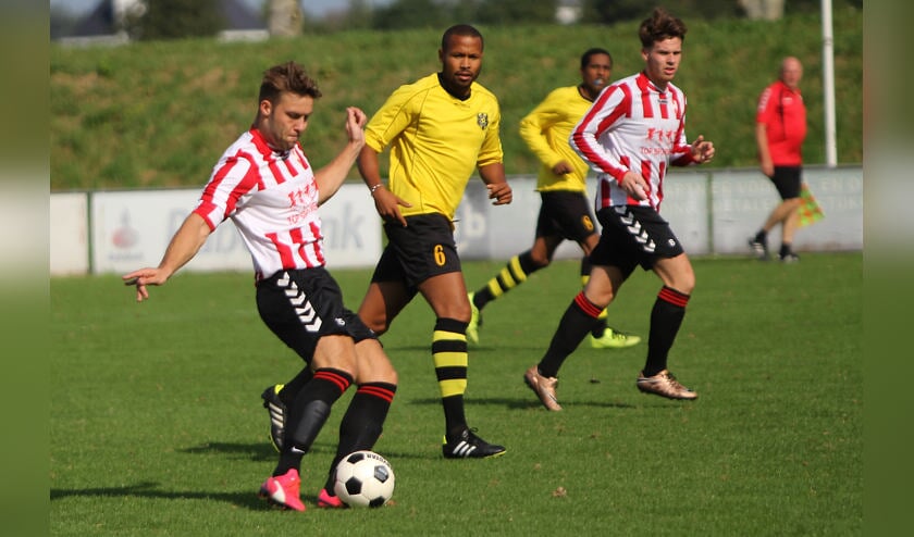 Hekelingen heeft zijn draai gevonden en daar is BZC/Zuiderpark met 4-0 het slachtoffer van geworden. Foto Peter de Jong.