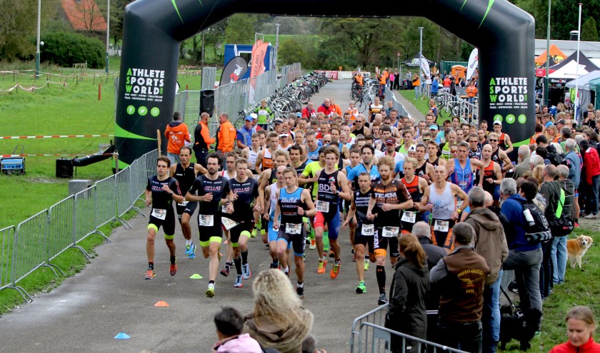 Veel deelnemers deden zondag mee aan het NK Run Bike Run in Spijkenisse.
