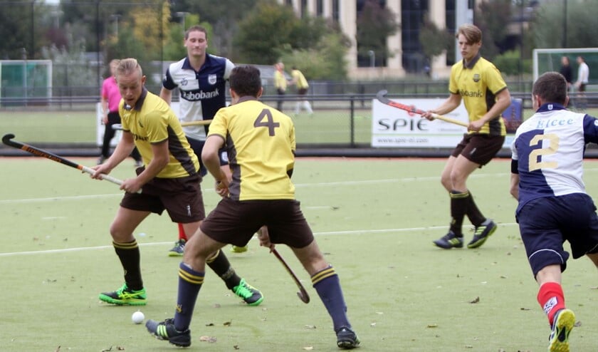 De mannen van HV Spijkenisse vergaten zich te belonen in het duel met Krimpen.