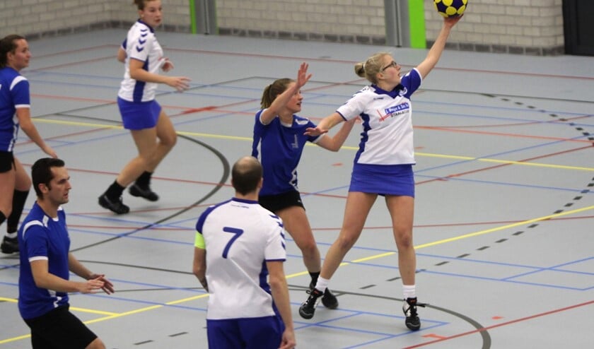 De korfballers van SC Olympia zijn de competitie in de zaal prima gestart met winst tegen Hebbes.