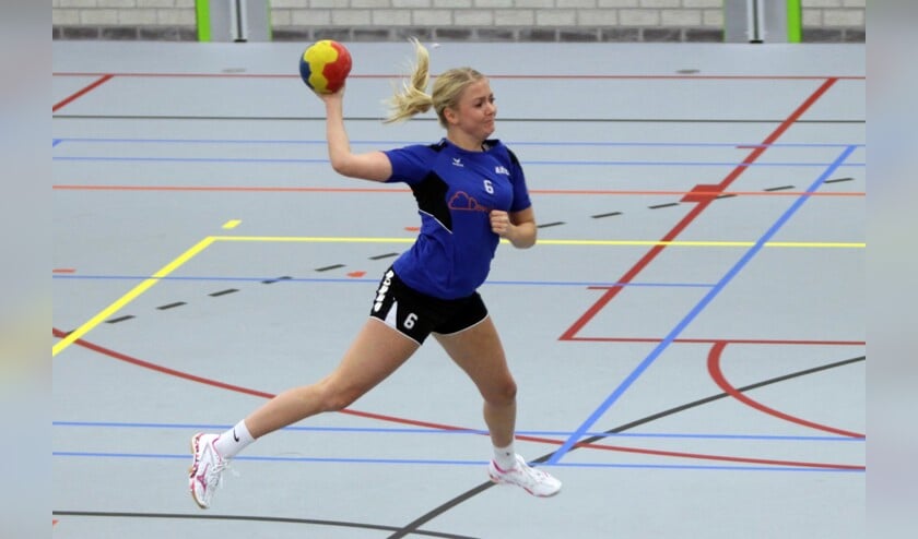 De handbalsters van HVOs wisten zondag in Sporthal Olympia met 23-20 te winnen van DWS, Angela Busscher scoorde vier keer.