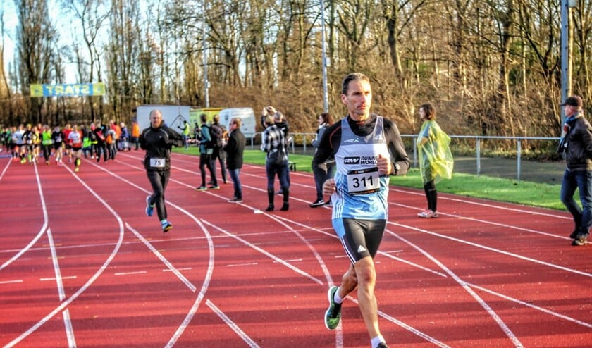 Robert Willemse ging er bij de start al vandoor en won uiteindelijk de Spijkenisse Marathon.