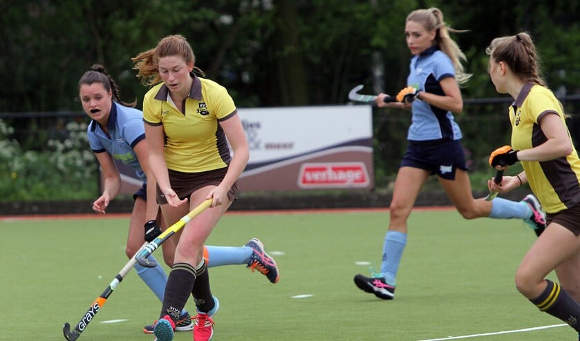 De hockeysters van HV Spijkenisse en HC Voorne maakten er een echte derby van, die uiteindelijk eindigde in een onbesliste 0-0.
