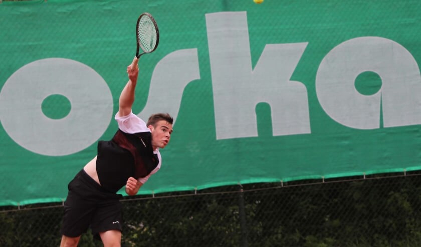 Patrick Speelman won zondag zijn enkelpartij voor LTC Spijkenisse tegen HLTC Metselaars.