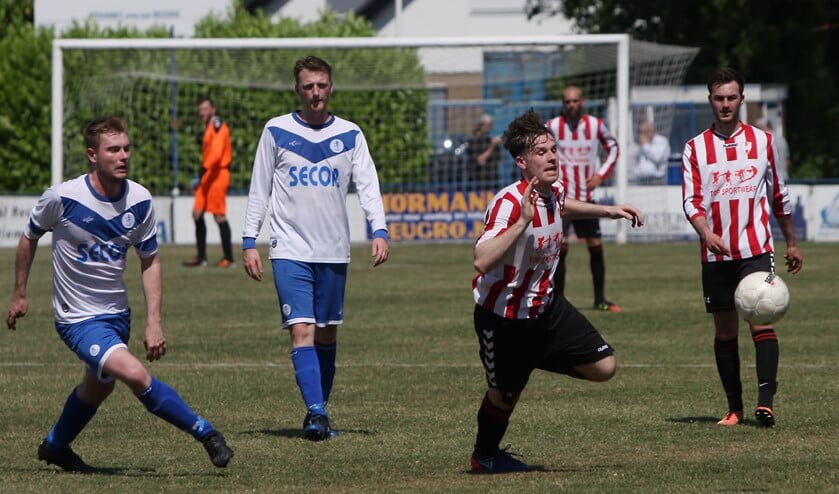 Hekelingen had het zwaar te verduren, want het verloor aan de andere kant van het Spui met 3-1 van NBSVV.