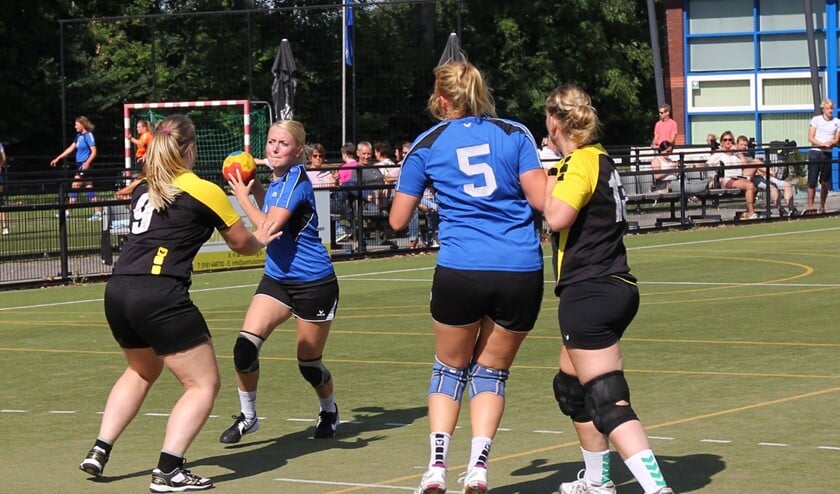 De damesvan HVOS wisten hun eerste duel te winnen in de competitie van DIOS.
