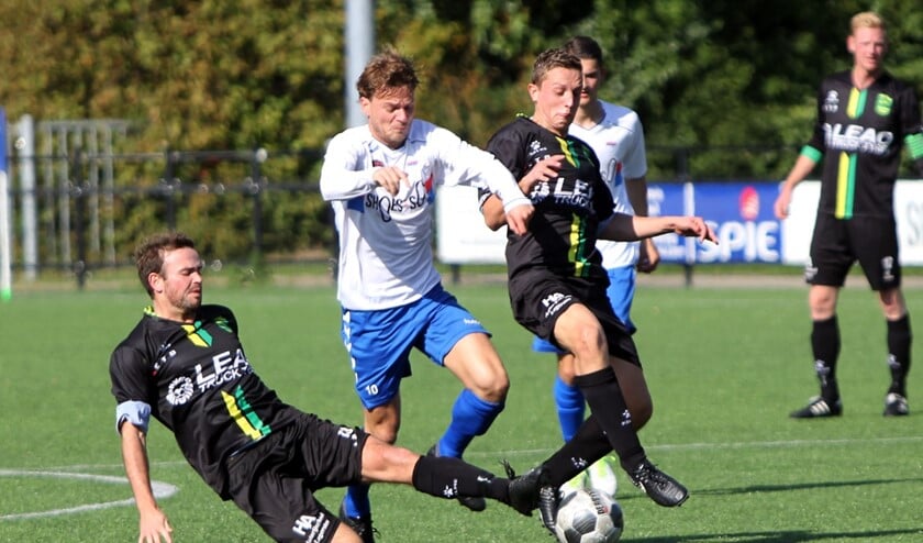 SC Botlek verloor zaterdag van FC Binnenmaas. Jordy de Winter miste een strafschop.