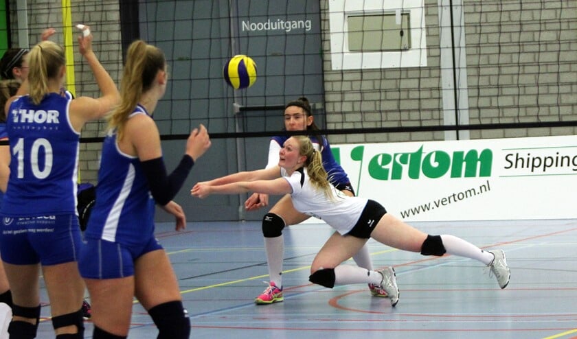 Libero Carmel Damen toont de onverzettelijkheid van Team Spivo tegen Thor dat met 3-1 werd verslagen.