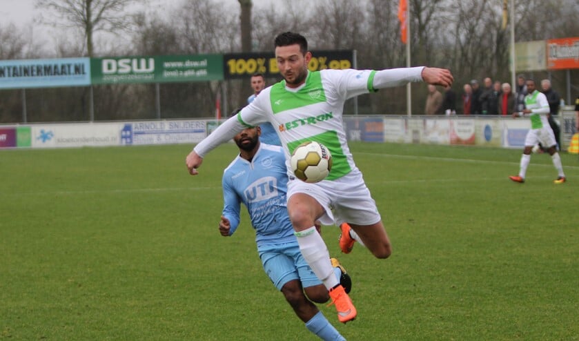 Spijkenisse kreeg voor rust volop kansen om te winnen van Capelle, het werd 2-2.