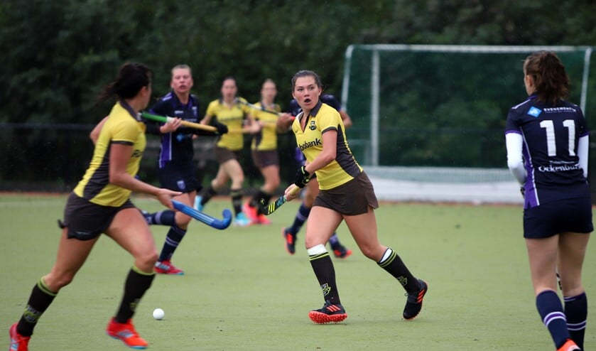 De dames van HV Spijkenisse kwamen zondag in Bleiswijk tot een 2-7 zege. De mannen ging onderuit.