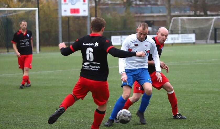 Mike Kortsmit zorgde zaterdag met twee treffers voor de winst in het duel met Den Bommel.