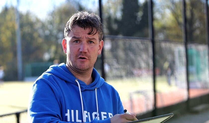 Coach Harry van den Brink ziet veel perspectief in de vrouwenselectie van hockeyvereniging Spijkenisse. Foto Peter de Jong.