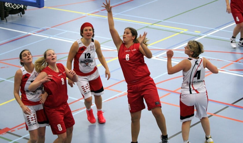 De basketbalsters van The Hurricanes hebben door de nederlaag tegen Zwijndrecht de tweede plaats niet kunnen vasthouden.
