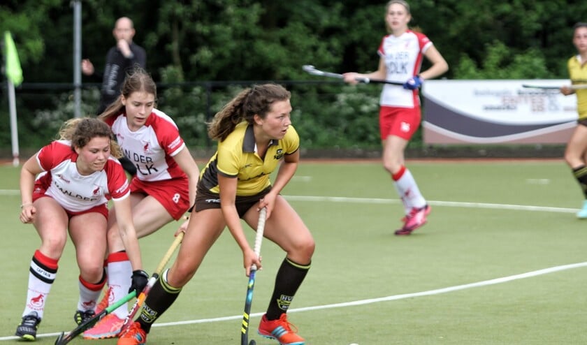 Isa Beker in het duel met Liberty, dat door HV Spijkenisse, na rust werd verslagen met 4-2.
