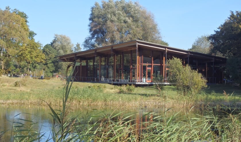 Het bezoekerscentrum vormt het startpunt van de wandeling.