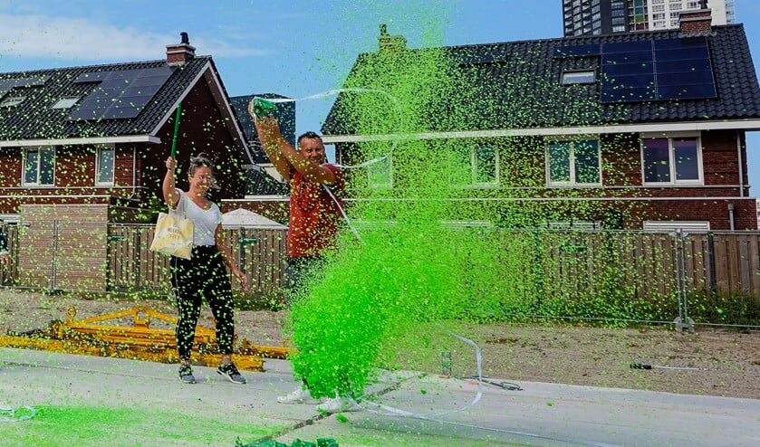De bouw ging feestelijk van start.