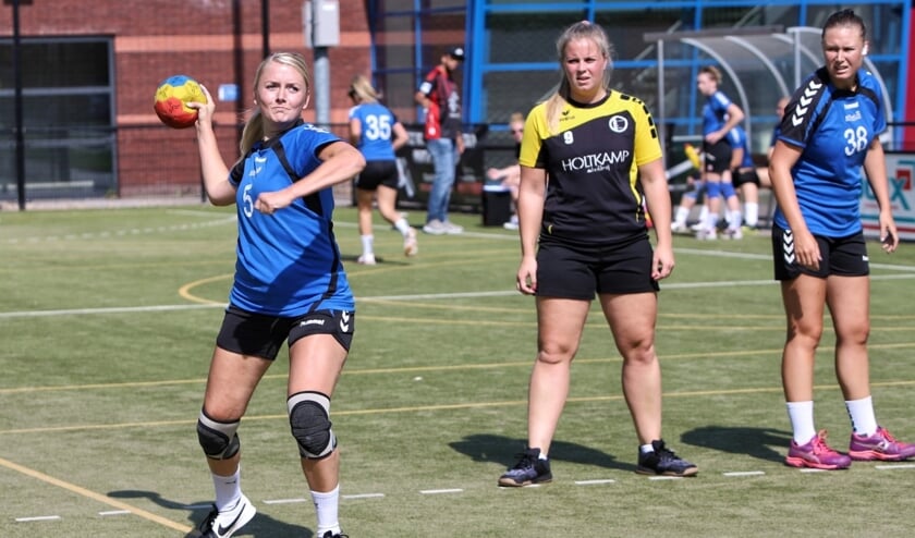 De dames van HVOS opende zondag de competitie met een nederlaag tegen Dios.
