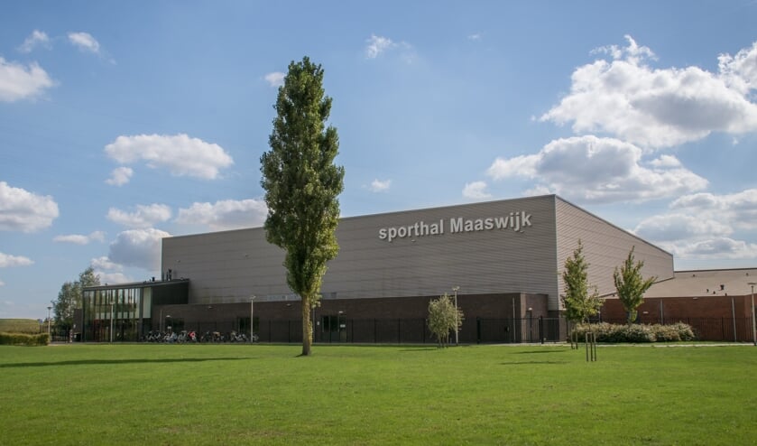 Het dak van de sporthal biedt plaats aan 210 zonnepanelen.